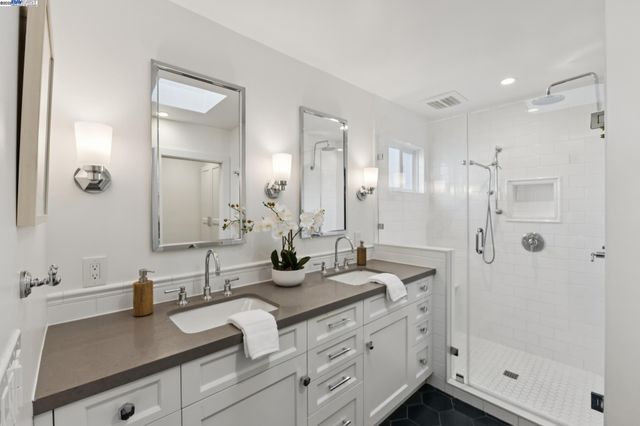 927 Fountain St, Alameda, CA 94501