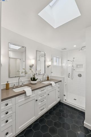 927 Fountain St, Alameda, CA 94501