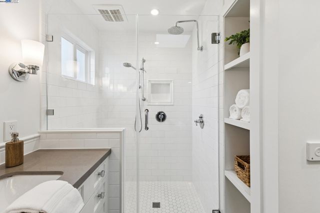 927 Fountain St, Alameda, CA 94501