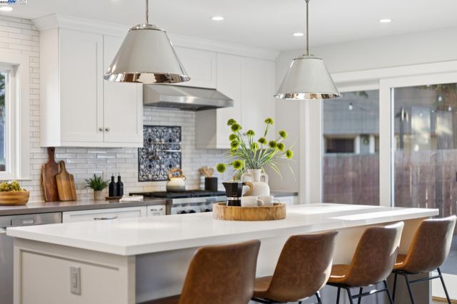 927 Fountain St, Alameda, CA 94501