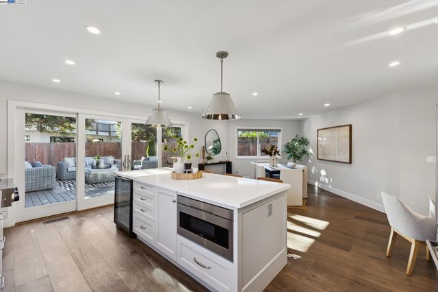 927 Fountain St, Alameda, CA 94501