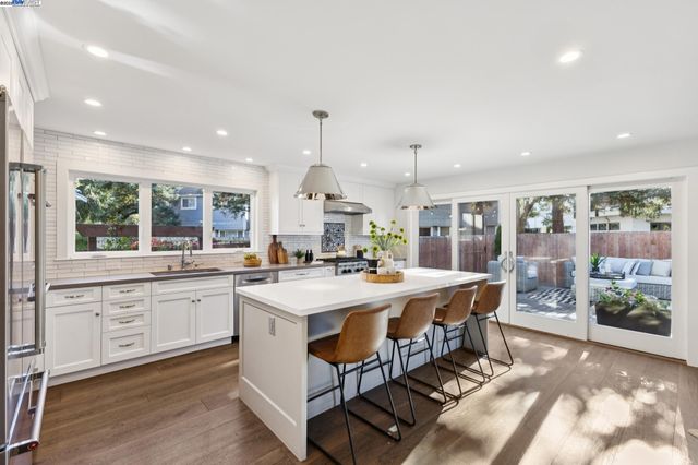 927 Fountain St, Alameda, CA 94501