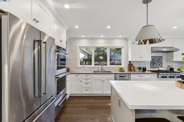 927 Fountain St, Alameda, CA 94501