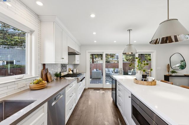 927 Fountain St, Alameda, CA 94501