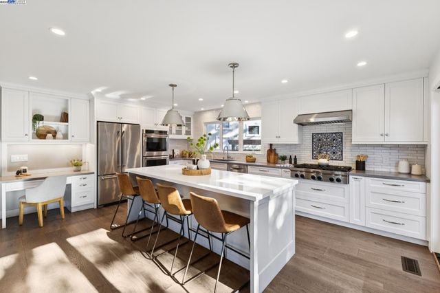 927 Fountain St, Alameda, CA 94501