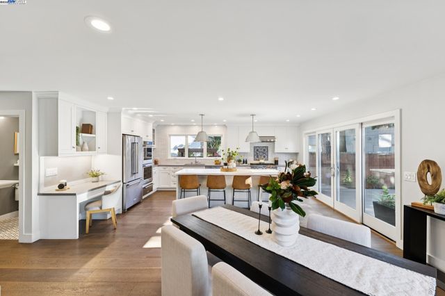 927 Fountain St, Alameda, CA 94501