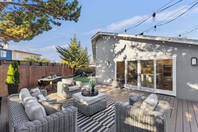 927 Fountain St, Alameda, CA 94501