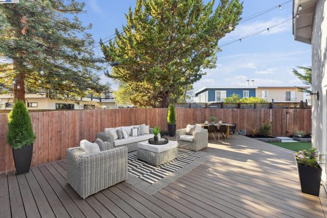 927 Fountain St, Alameda, CA 94501