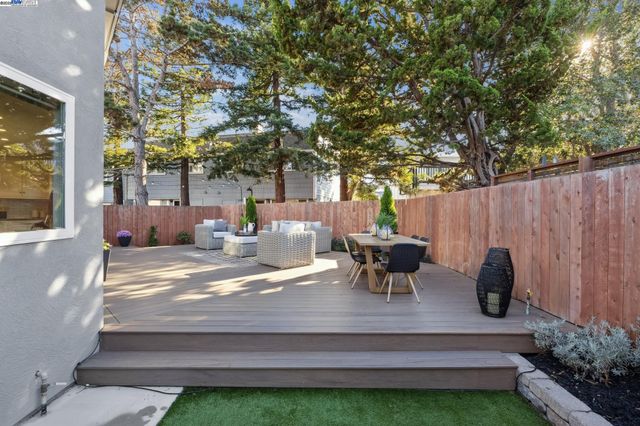 927 Fountain St, Alameda, CA 94501