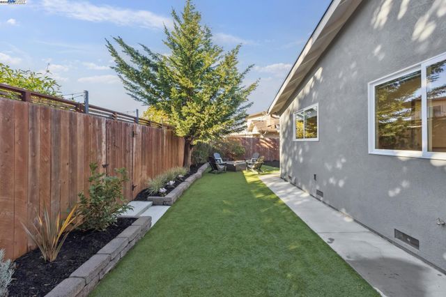 927 Fountain St, Alameda, CA 94501