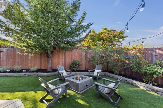 927 Fountain St, Alameda, CA 94501