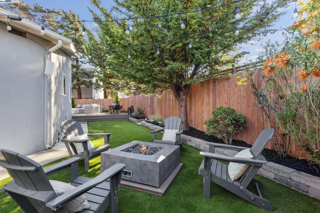 927 Fountain St, Alameda, CA 94501