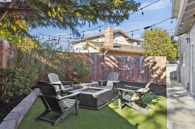 927 Fountain St, Alameda, CA 94501