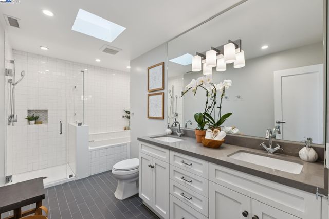 927 Fountain St, Alameda, CA 94501