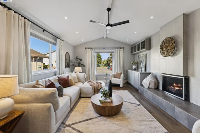 927 Fountain St, Alameda, CA 94501