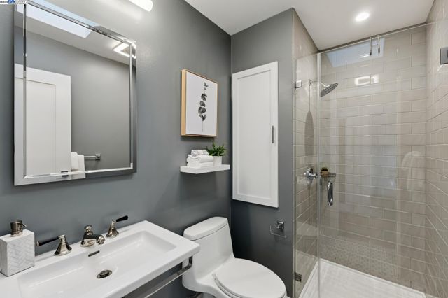 927 Fountain St, Alameda, CA 94501