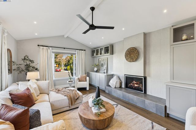 927 Fountain St, Alameda, CA 94501