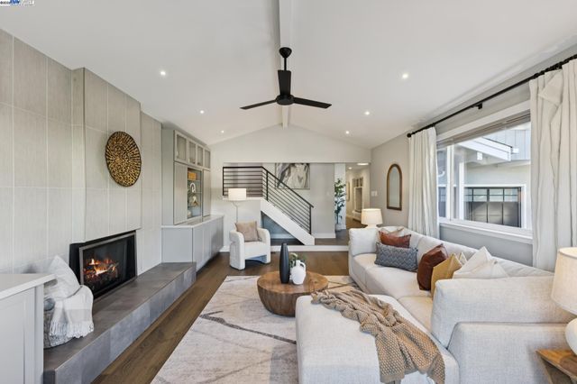 927 Fountain St, Alameda, CA 94501