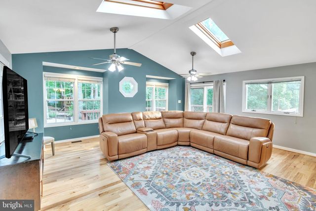 1041 PORTUGAL DR, Stafford, VA 22554