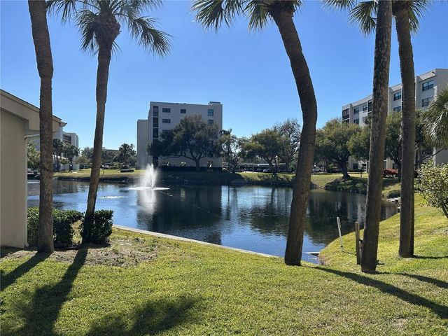 1316 PASADENA AVENUE S 202, South Pasadena, FL 33707