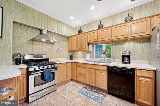 213 WALNUT ST, Jenkintown, PA 19046