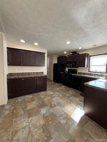 3459 Pine Ridge, Burton, MI 48519