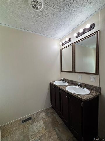 3459 Pine Ridge, Burton, MI 48519