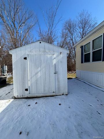 3459 Pine Ridge, Burton, MI 48519