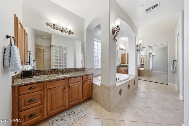 18174 W NARRAMORE Road, Goodyear, AZ 85338