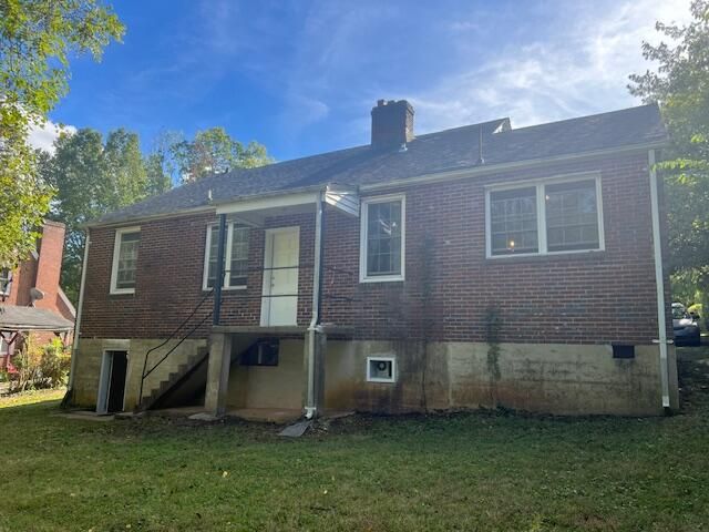 913 Myrtle RD, Martinsville, VA 24112