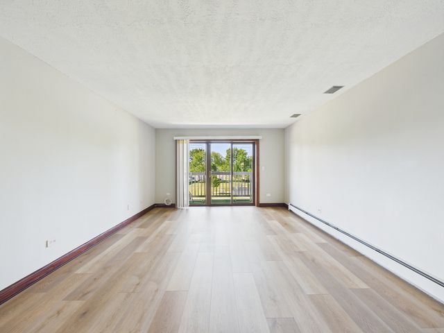 2222 S Goebbert Road 358, Arlington Heights, IL 60005