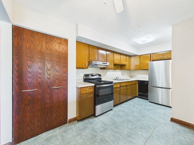 2222 S Goebbert Road 358, Arlington Heights, IL 60005
