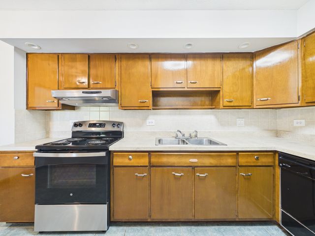2222 S Goebbert Road 358, Arlington Heights, IL 60005