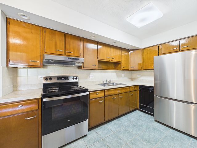 2222 S Goebbert Road 358, Arlington Heights, IL 60005
