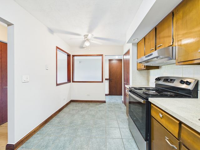 2222 S Goebbert Road 358, Arlington Heights, IL 60005