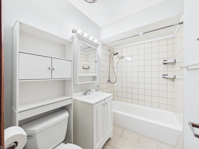 2222 S Goebbert Road 358, Arlington Heights, IL 60005