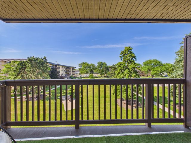 2222 S Goebbert Road 358, Arlington Heights, IL 60005