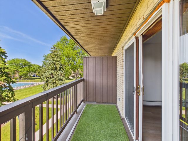 2222 S Goebbert Road 358, Arlington Heights, IL 60005