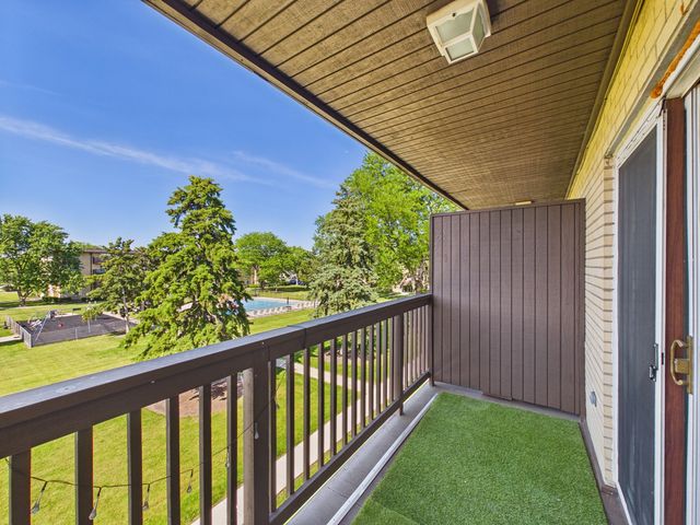 2222 S Goebbert Road 358, Arlington Heights, IL 60005