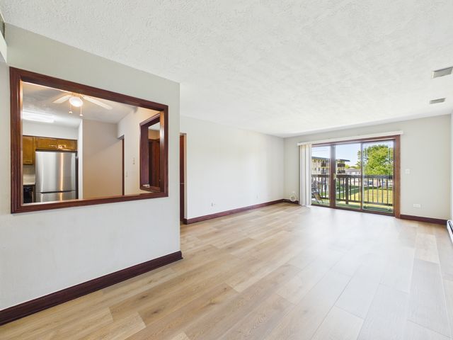 2222 S Goebbert Road 358, Arlington Heights, IL 60005