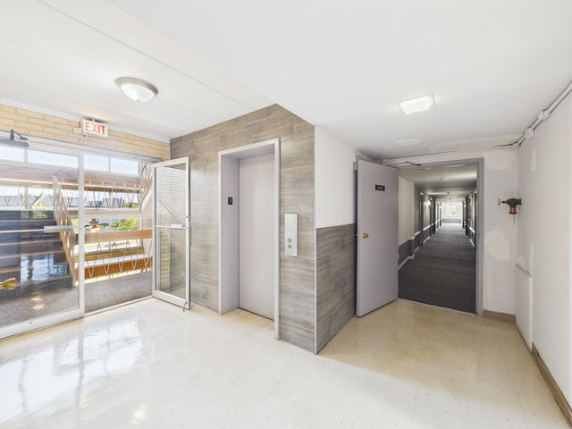 2222 S Goebbert Road 358, Arlington Heights, IL 60005