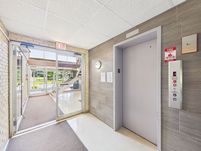 2222 S Goebbert Road 358, Arlington Heights, IL 60005