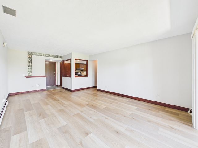 2222 S Goebbert Road 358, Arlington Heights, IL 60005