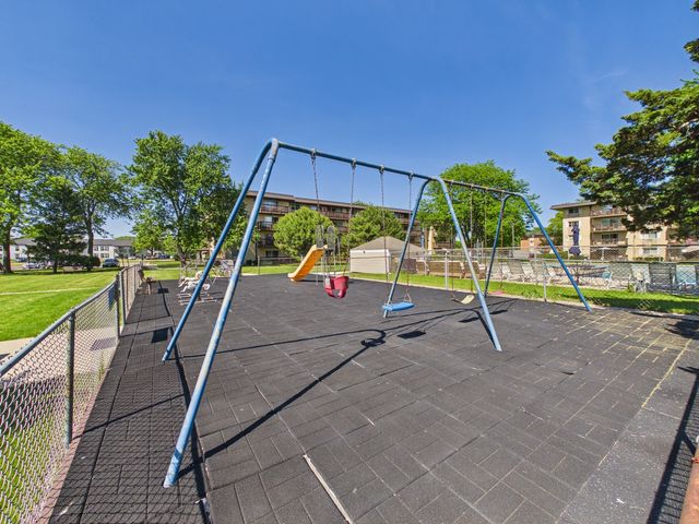 2222 S Goebbert Road 358, Arlington Heights, IL 60005