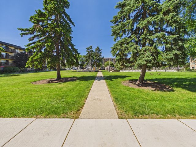 2222 S Goebbert Road 358, Arlington Heights, IL 60005
