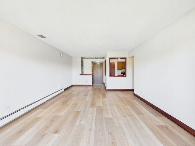 2222 S Goebbert Road 358, Arlington Heights, IL 60005