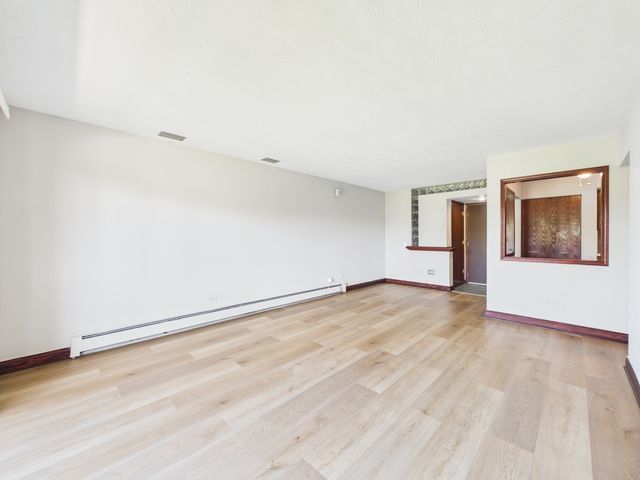2222 S Goebbert Road 358, Arlington Heights, IL 60005