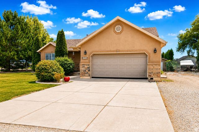 6111 W 5900 S, Hooper, UT 84315