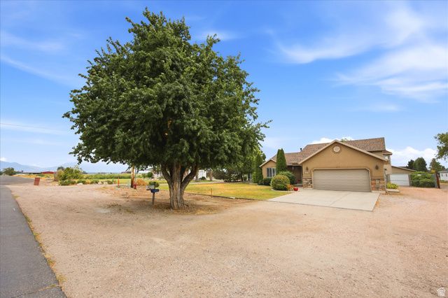 6111 W 5900 S, Hooper, UT 84315