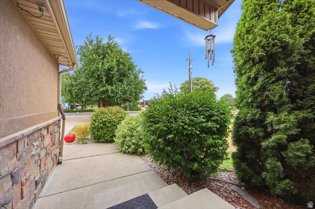 6111 W 5900 S, Hooper, UT 84315